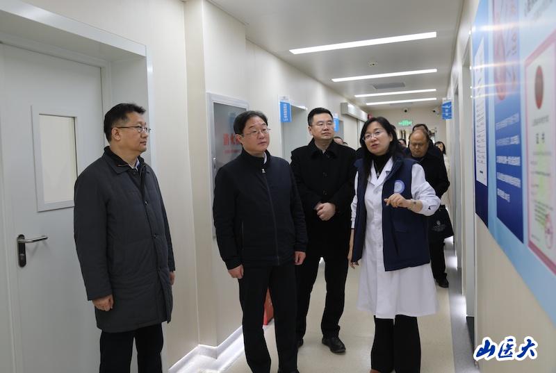 省人社厅党组书记、厅长常建忠一行来校调研