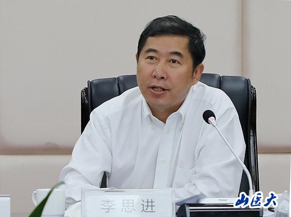 校党委书记张俊龙出席会议并作重要讲话,校长李思进主持会议.